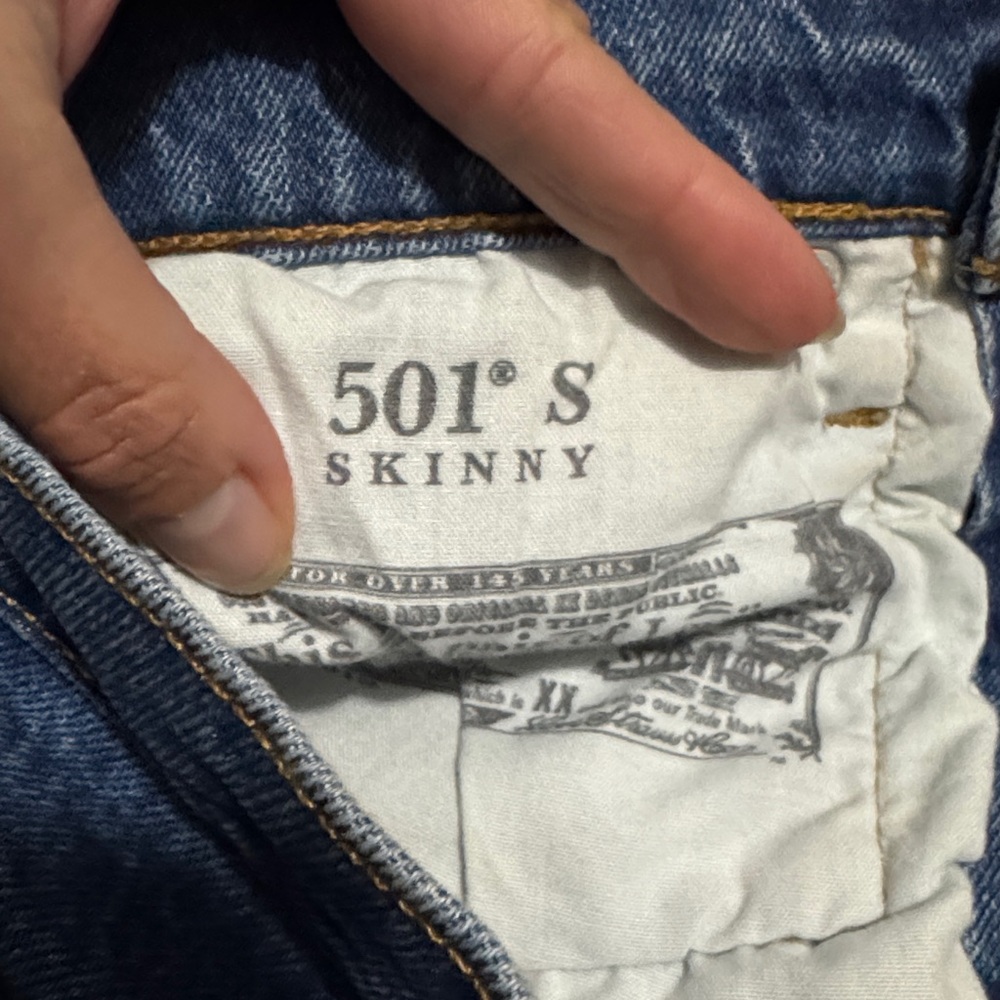 Levi’s 501 Skinny Distressed Jean-Tagged 26x30 Wmns size-Med Wash-99 Cotton-EUC - Picture 14 of 15